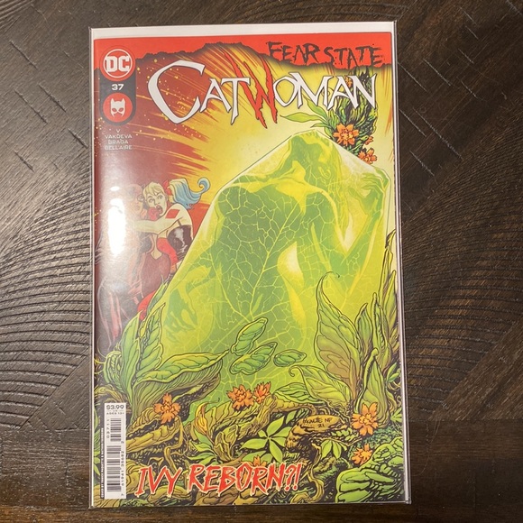 Catwoman 4 Book Lot (issues 34-37) - Picture 4 of 4